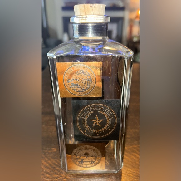 Vintage state seals decanter - Picture 3 of 4